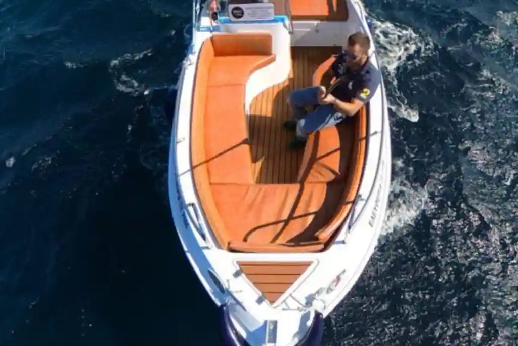 Eleftheria 5m, boat for rent in Athens